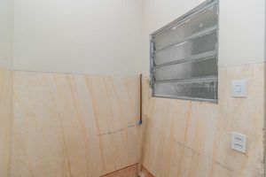 Image 21 - 885555