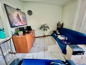 Image 10 - 885557