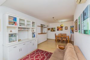 Image 8 - 885563