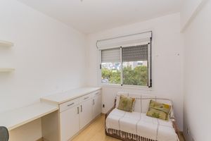 Image 10 - 885563