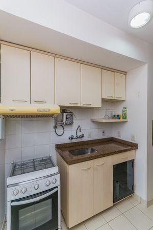 Image 32 - 885563