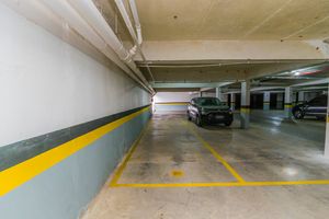 Image 35 - 885563