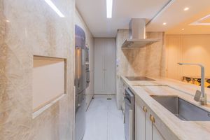 Image 17 - 885567