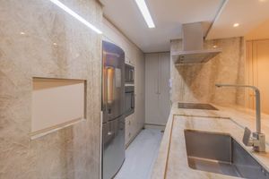 Image 19 - 885567