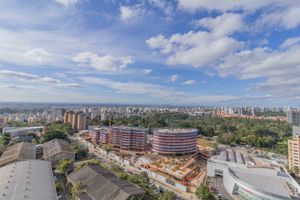 Image 25 - 885567