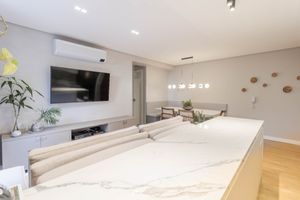 Image 18 - 885571
