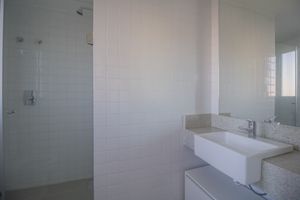 Image 11 - 885572