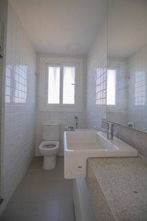 Image 7 - 885572