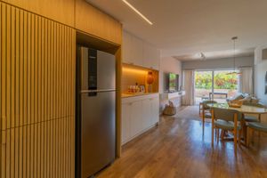 Image 20 - 885573