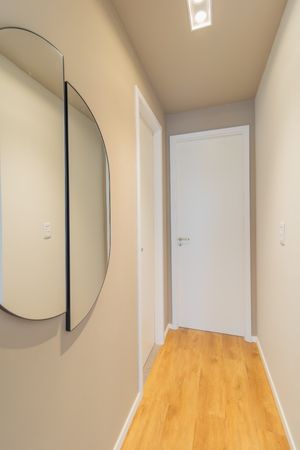 Image 37 - 885573