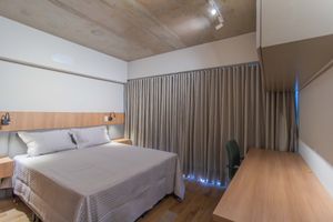 Image 18 - 885574