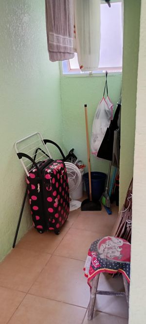 Image 1 - 885595