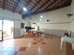 Image 22 - 885597