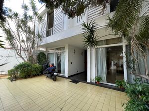 Image 13 - 885601