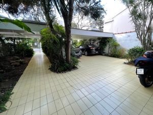 Image 12 - 885601