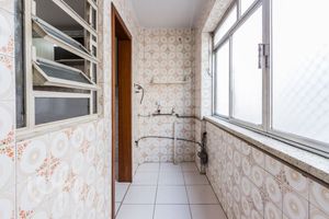 Image 18 - 885602