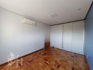 Image 13 - 885602