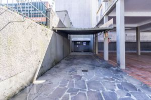 Image 19 - 885602