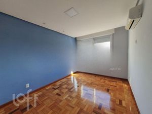 Image 10 - 885602