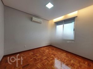 Image 17 - 885602