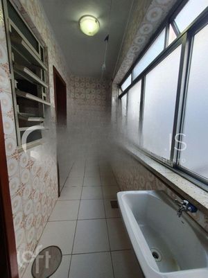 Image 9 - 885602