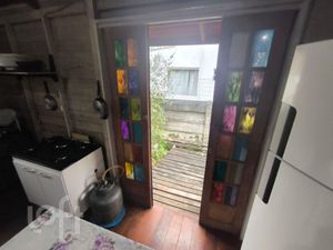 Image 10 - 885604