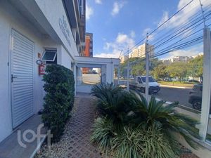 Image 12 - 885606