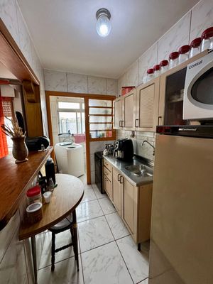 Image 11 - 885609