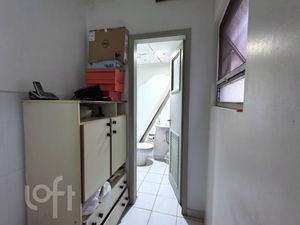 Image 9 - 885611