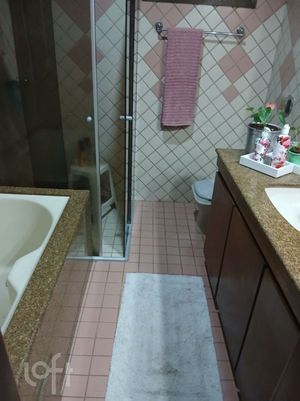 Image 19 - 885617