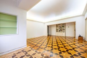 Image 4 - 885620