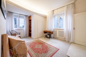 Image 10 - 885620