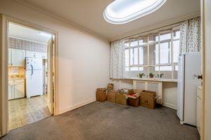 Image 22 - 885620