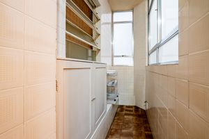 Image 21 - 885620