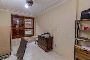 Image 25 - 885622