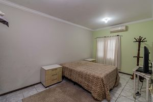 Image 8 - 885622