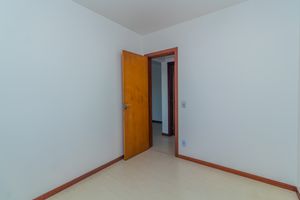 Image 12 - 885626