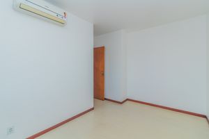 Image 16 - 885626