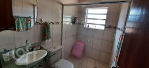 Image 17 - 885633