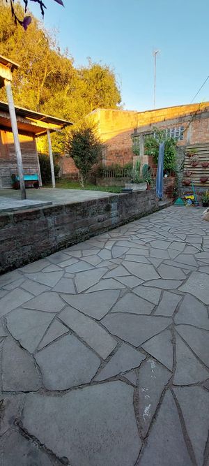 Image 18 - 885640