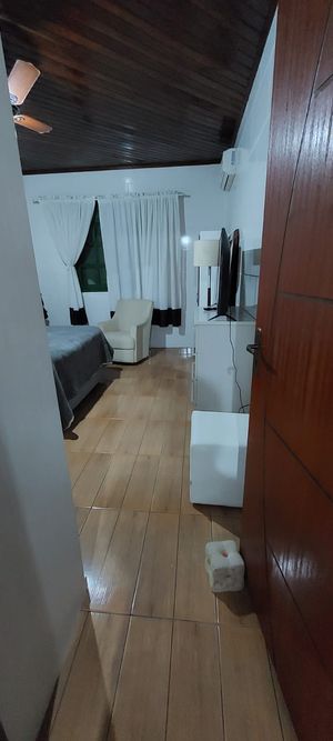 Image 13 - 885640