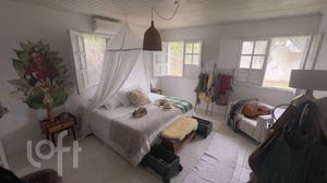 Image 37 - 885643