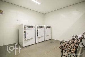 Image 37 - 885645