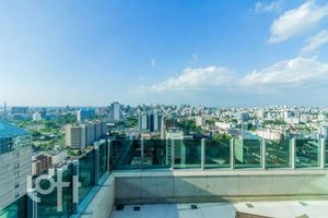 Image 21 - 885645