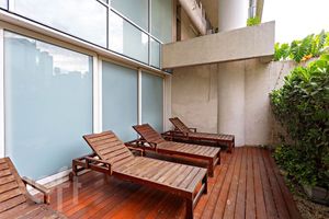 Image 19 - 885646