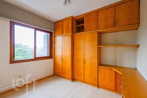 Image 19 - 885655