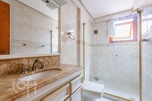 Image 10 - 885655