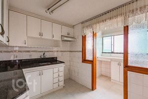 Image 24 - 885655
