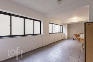 Image 29 - 885655