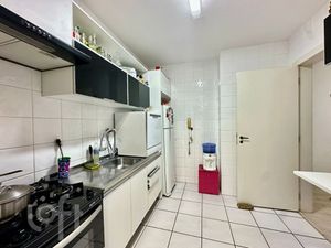 Image 8 - 885660